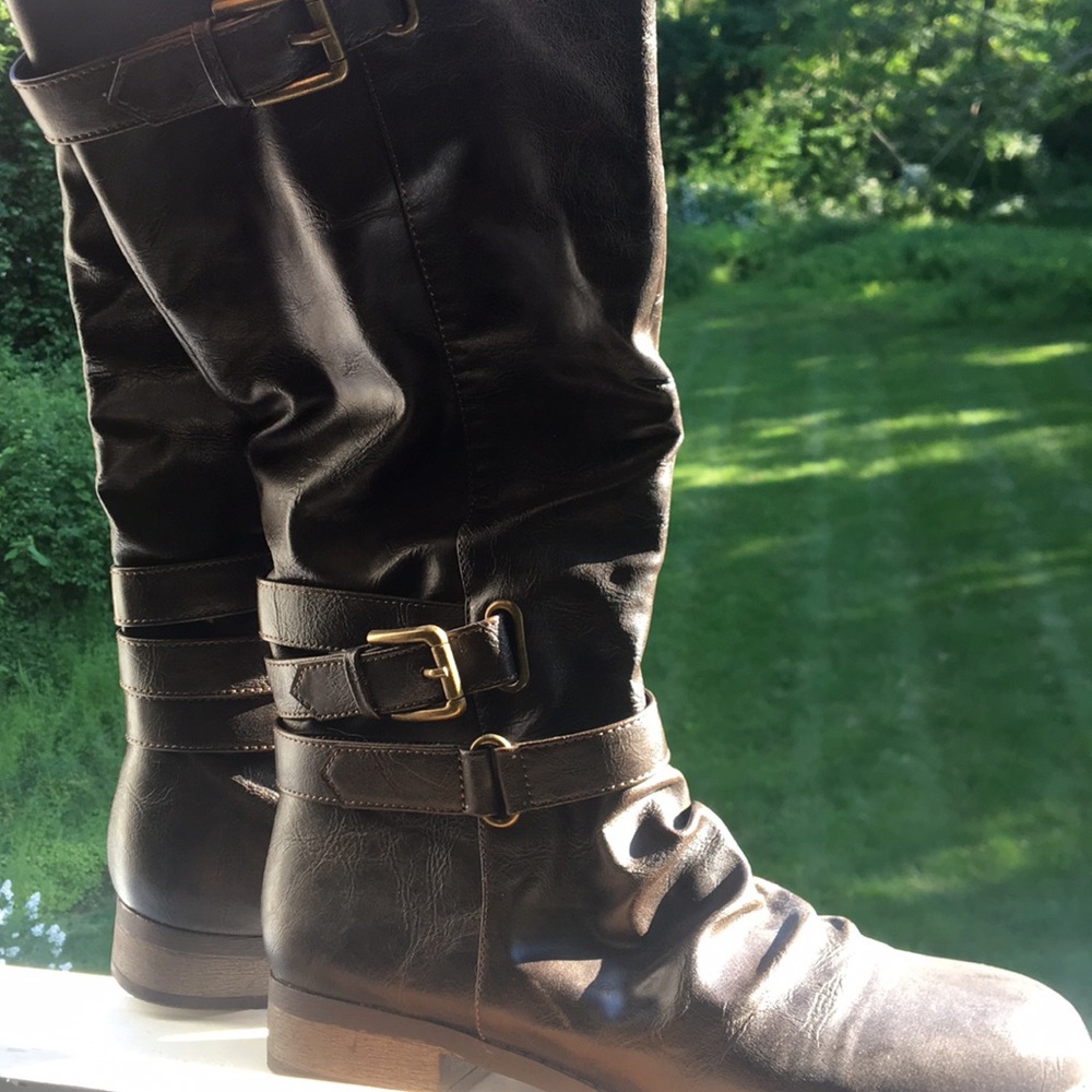 Never worn, riding boots. In perfect condition.
